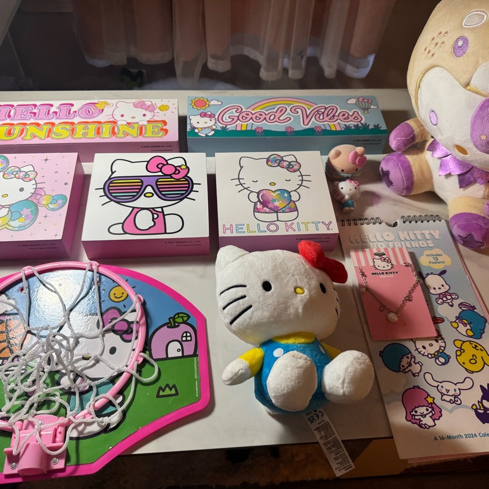 Hello Kitty Plush bundle - Picture 4 of 4